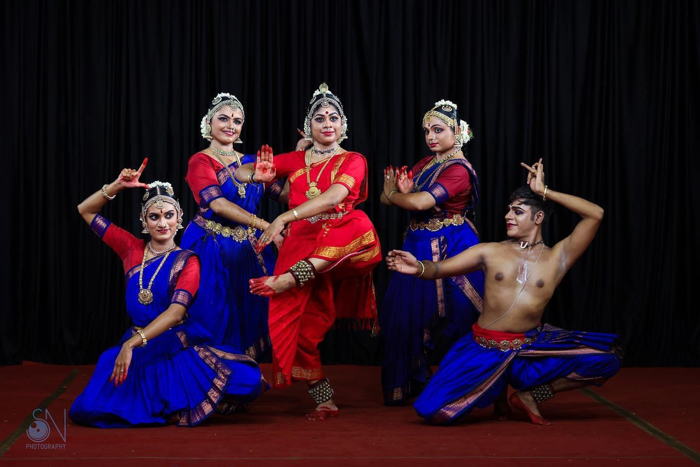 Reshma with her dance troupe