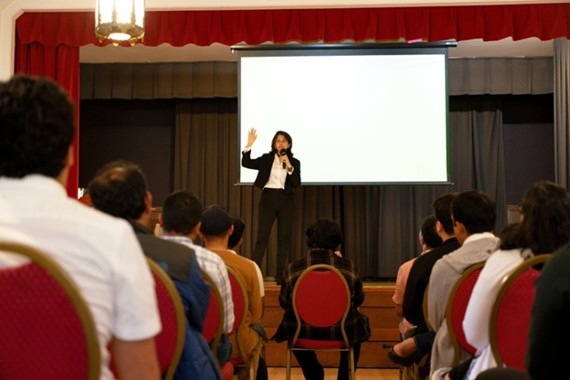 hands-raising-soundarya